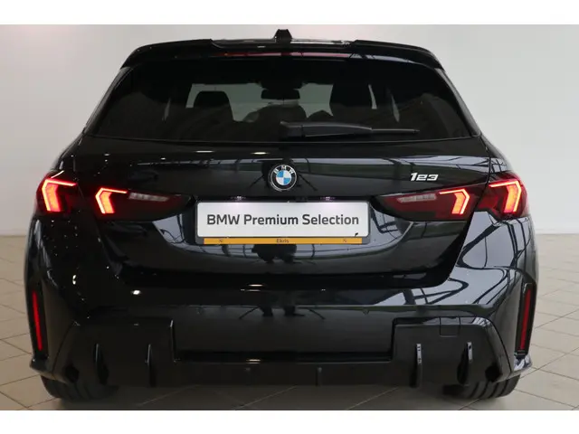 BMW 1 Serie 5-deurs 123 xDrive 2025 Benzine 5
