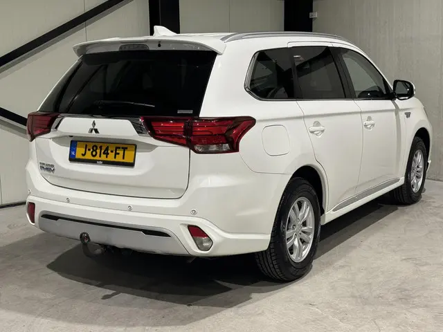 Mitsubishi Outlander 2.4 PHEV Pure 2020 Hybride Benzine 27
