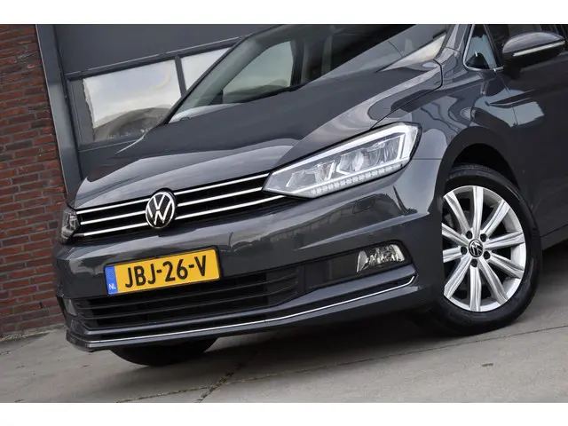 Volkswagen Touran 2