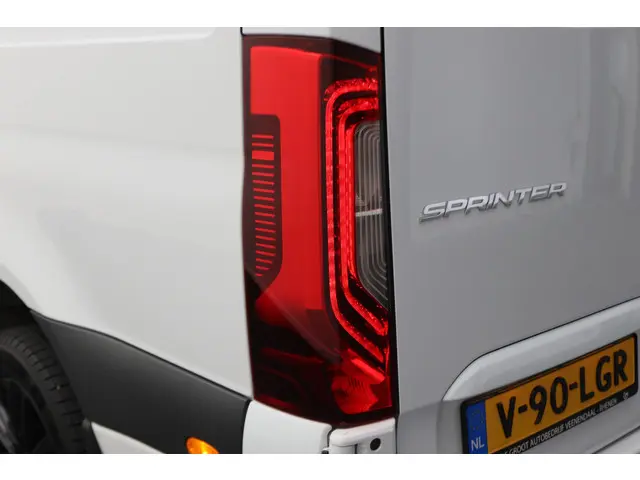 Mercedes-Benz Sprinter 317 CDI Aut. L2H2 2022 Diesel 25