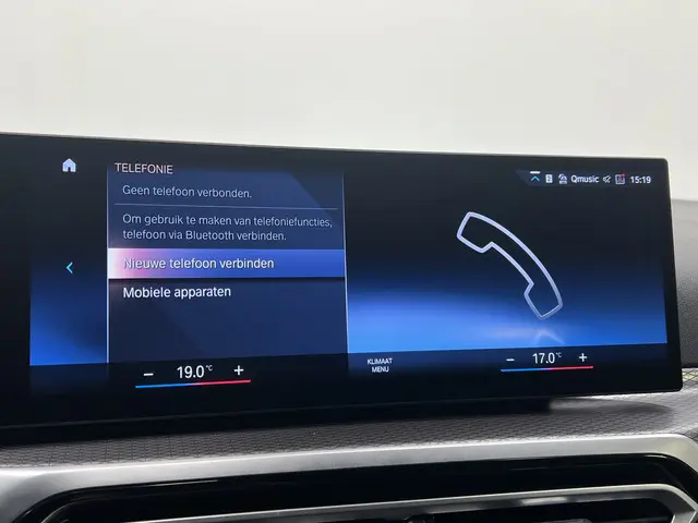 BMW 3 Serie Touring 318i 2023 Benzine 24