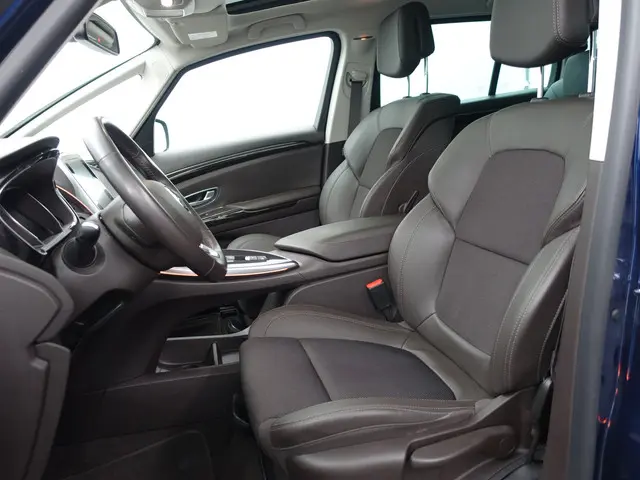 Renault Espace 1.8 TCe Intens Panoramic Aut- 2019 Benzine 21