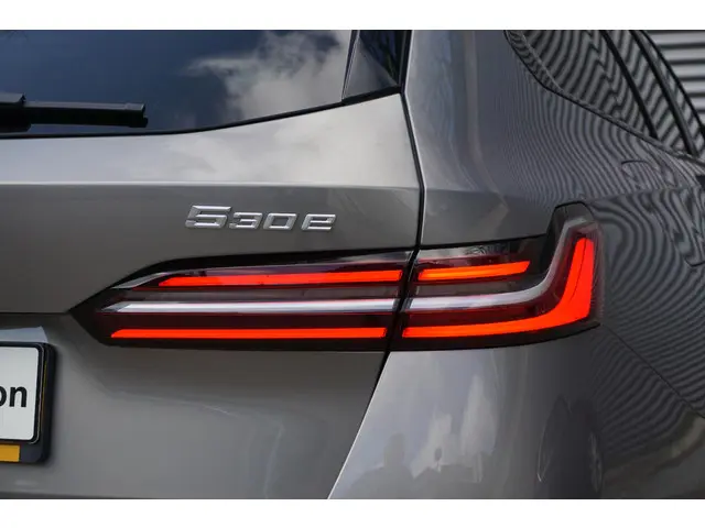 BMW 5 Serie Touring 530e 2025 Hybride Benzine 25