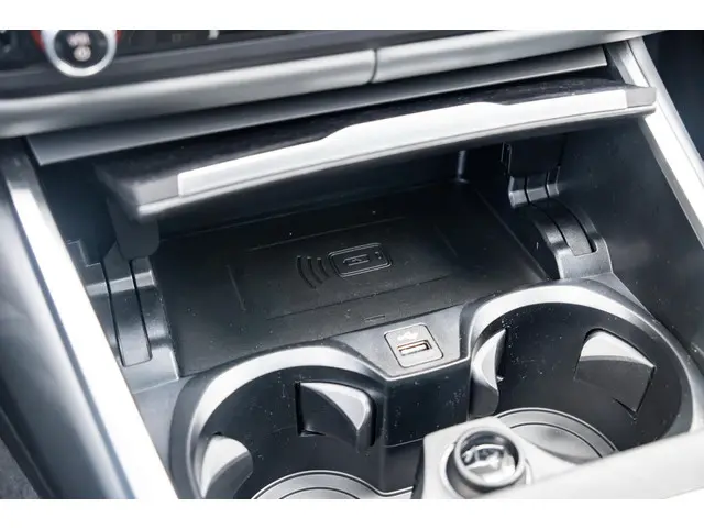 BMW 3 Serie Touring 320e 2024 Hybride Benzine 43