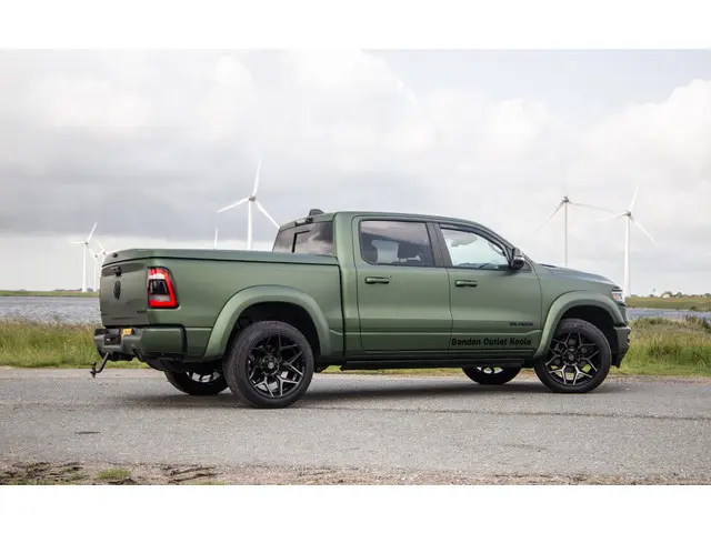 Dodge Ram 1500 5.7 V8 4x4 Crew Cab Limited 2024 Benzine 68