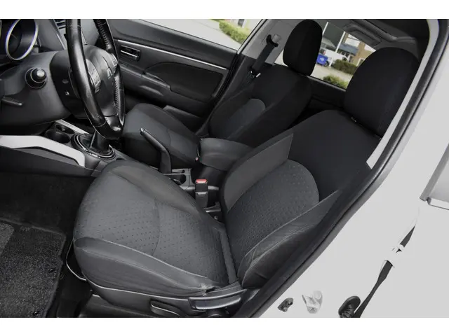 Mitsubishi ASX 1.6 Intense ClearTec 2012 Benzine 12