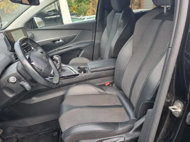 Peugeot 5008 1.2 PT Allure P.Bns 2022 Benzine 15