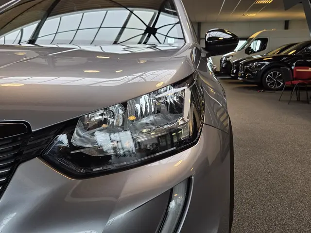 Peugeot 2008 1.2 PureTech Active Pack 2023 Benzine 9