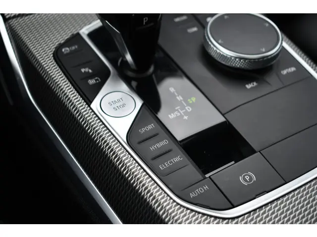 BMW 3 Serie Touring 330e M-Sport 2020 Hybride Benzine 76