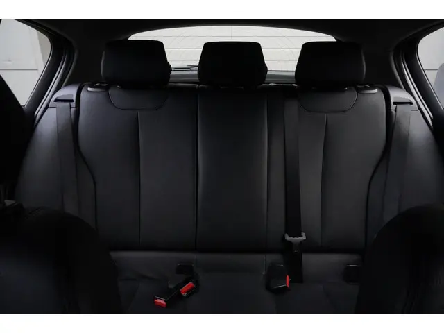 BMW 1 Serie 116i High Executive 2013 Benzine 16