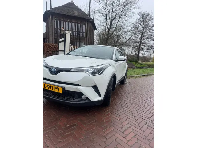 Toyota C-HR 1.8 Hybrid Bi-Tone 2017 Hybride Benzine 7