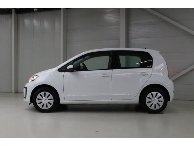 Volkswagen up! 1.0 BMT move up! 2021 Benzine 2