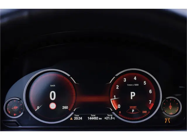 BMW 5 Serie 528i High Executive NAP 2014 Benzine 24