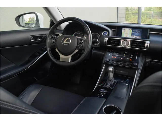 Lexus IS 300h Business Line Pro 2013 Hybride Benzine 5