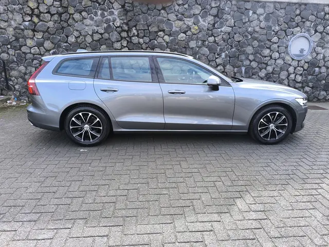 Volvo V60 2.0 B3 Momentum 2021 Hybride Benzine 26