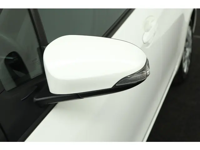 Toyota Yaris 1.5 Hybrid Aspiration 2015 Hybride Benzine 36