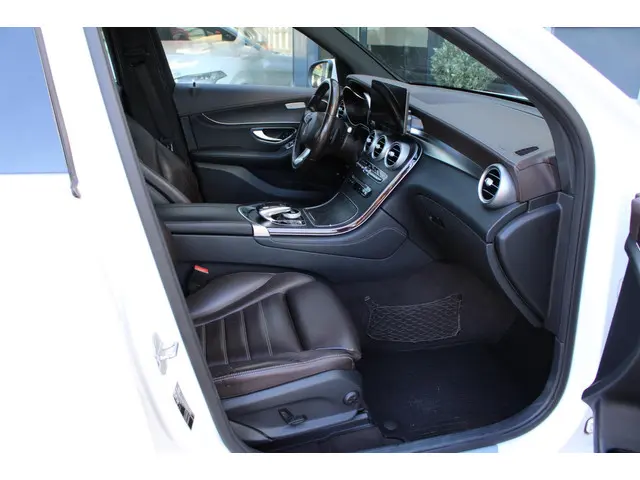 Mercedes-Benz GLC 220 d 4MATIC Prestige 2015 Diesel 12