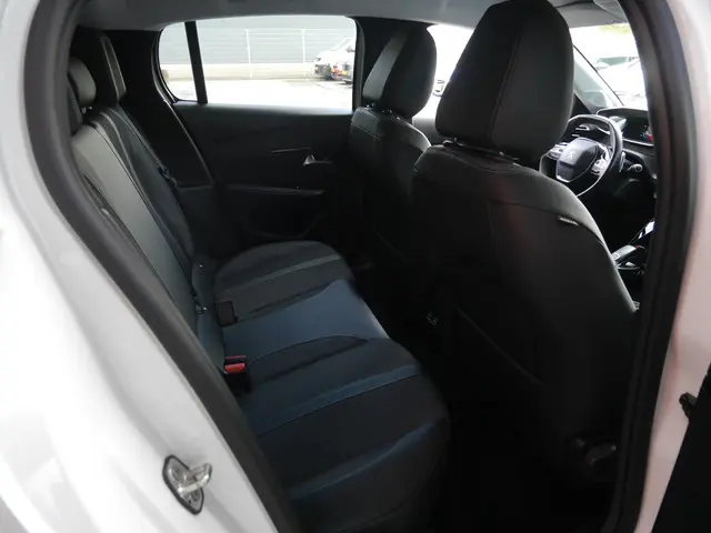 Peugeot 208 1.2 PureTech Allure Pack 2021 Benzine 12