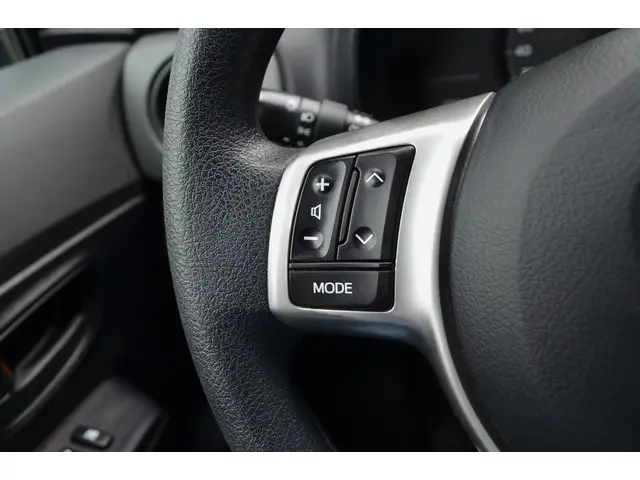 Toyota Yaris 1.0 VVT-i Now / Airco / NL auto 2014 Benzine 13