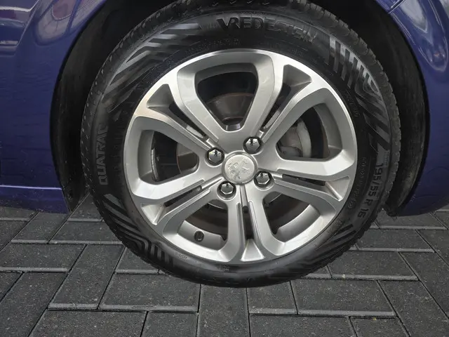 Peugeot 208 1.4 VTi Allure 2012 Benzine 18