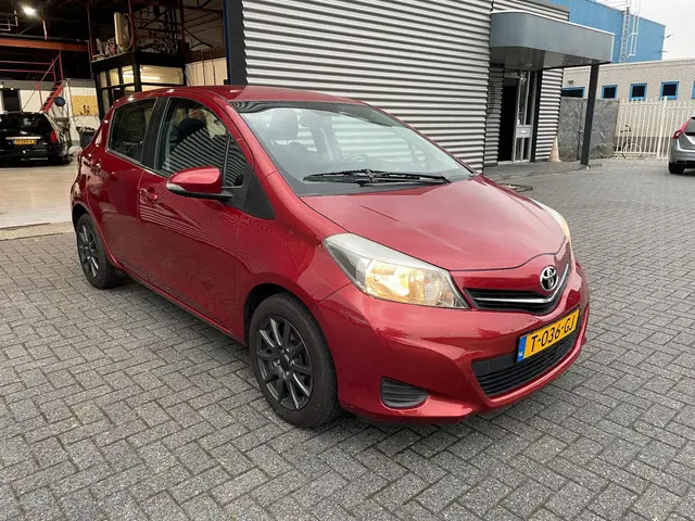 Toyota Yaris 1.3 VVT-i Dynamic|automaat| 2013 Benzine 4