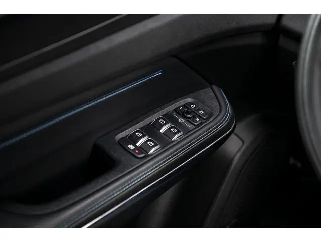 Lynk & Co 01 1.5 Plug-in Hybride 2022 Hybride Benzine 24