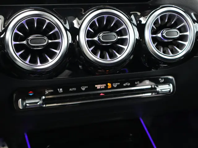 Mercedes-Benz GLA 250 e AMG Line 2022 Hybride Benzine 32