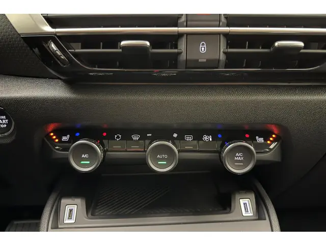 Citroën C4 Hybrid 145pk Plus 2025 Hybride Benzine 28