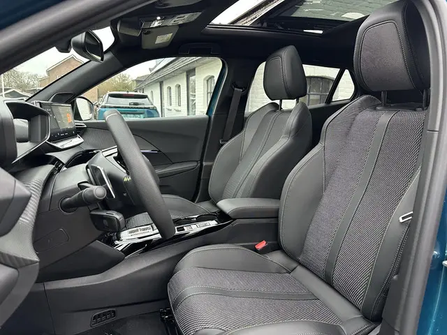 Peugeot 2008 1.2 Hybrid 145 PK GT 2025 Hybride Benzine 10