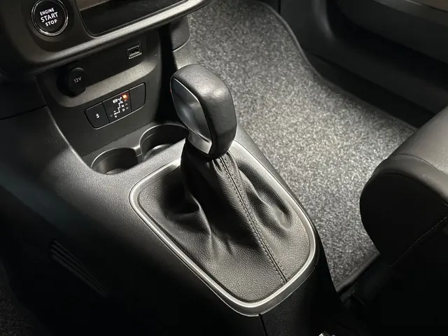 Citroën C3 1.2 PureTech Shine 2022 Benzine 10