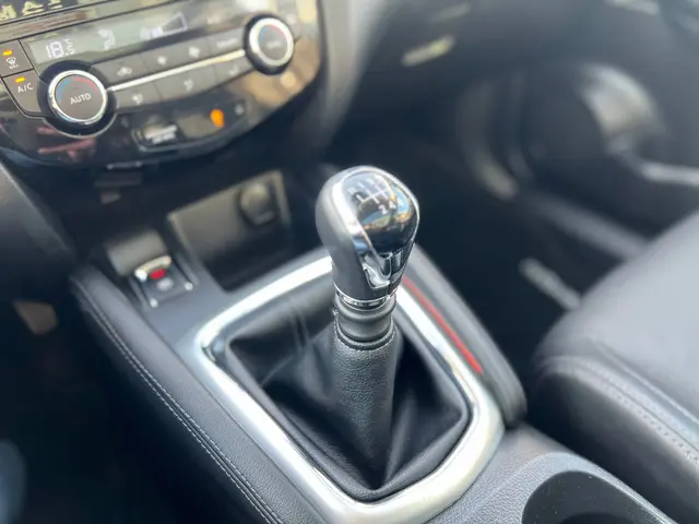 Nissan QASHQAI 1.2 Premier Edition 2014 Benzine 24