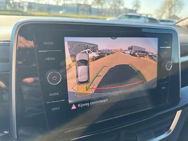 Volkswagen T-Roc 1.5 TSI R-Line 2024 Benzine 18