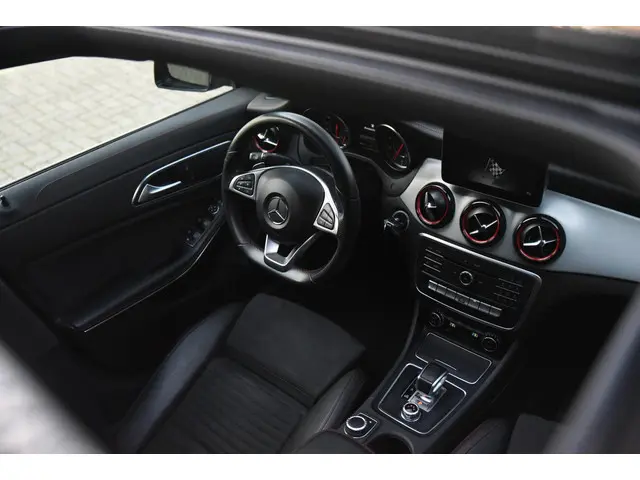 Mercedes-Benz CLA AMG 45 4MATIC 2017 Benzine 18