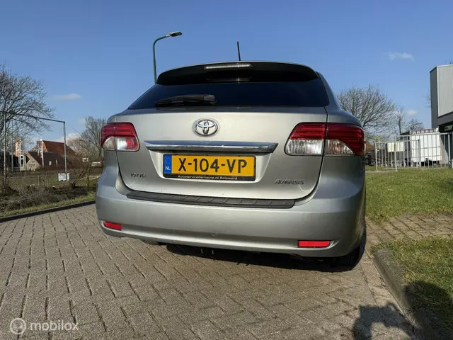 Toyota Avensis 1.8 VVTi Business 2012 Benzine 14