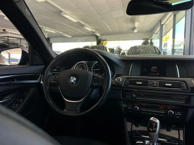 BMW 5 Serie Touring 520i Executive 2015 Benzine 28