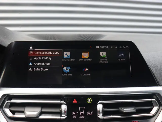 BMW 3 Serie Touring 330e 2021 Hybride Benzine 32