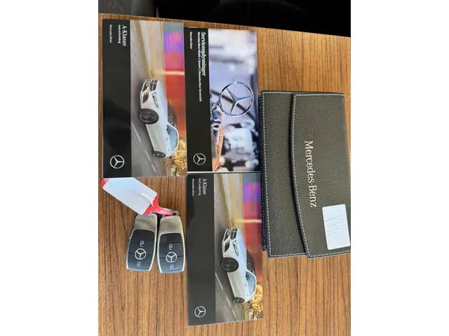 Mercedes-Benz A-Klasse 200 AMG-LINE 2021 Benzine 25