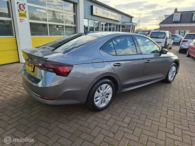 Škoda Octavia 1.0 e-TSI Ambition 2024 Benzine 3