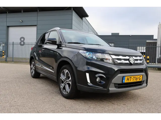 Suzuki Vitara 1.6 High Executive 2016 Benzine 10