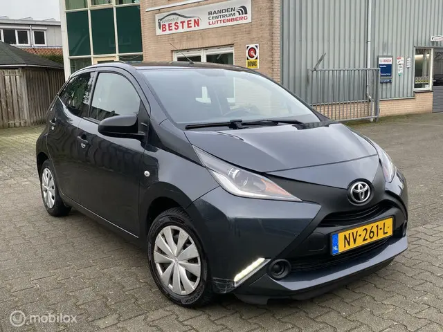 Toyota Aygo 1.0 VVT-i x-now 2017 Benzine 4
