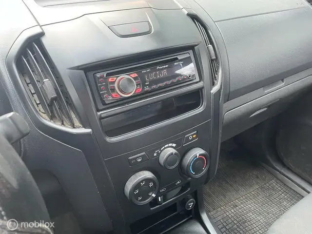 Isuzu D-Max 4x4 2.5 Double Cab LS Hi Ride 2012 Diesel 26