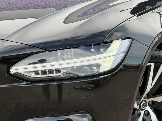 Volvo V90 B4 D Plus Dark 2023 Diesel 8