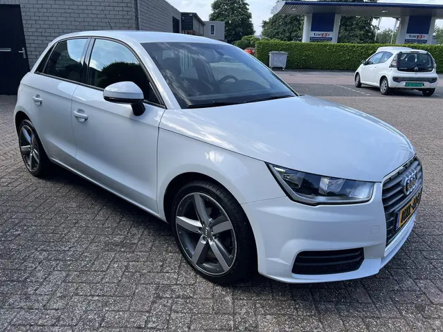 Audi A1 Sportback 1.0 TFSI Sport 2015 Benzine 2