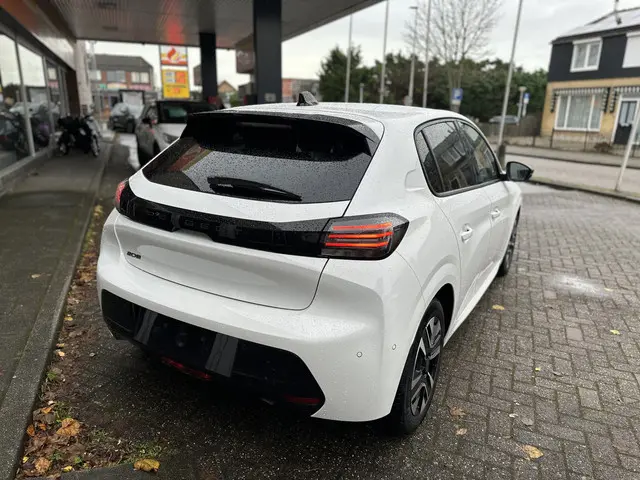 Peugeot 208 1.2 PureTech Allure Pack 2024 Benzine 6
