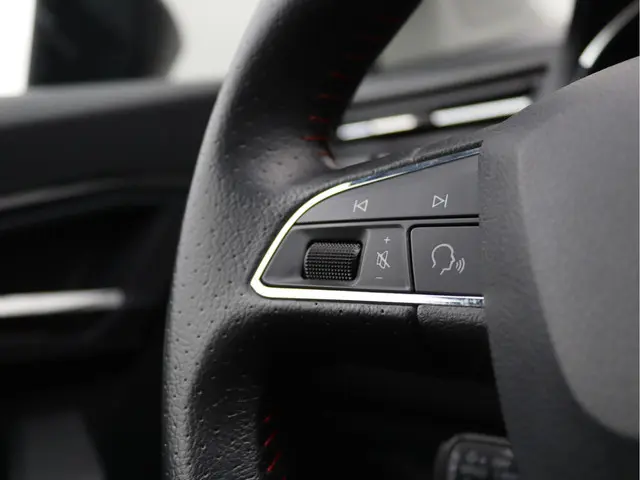 SEAT Ibiza 1.0 TSI FR Business Intense 2019 Benzine 34