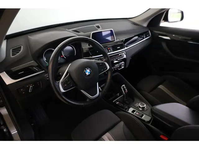 BMW X1 sDrive18i High Executive 2019 Benzine 7