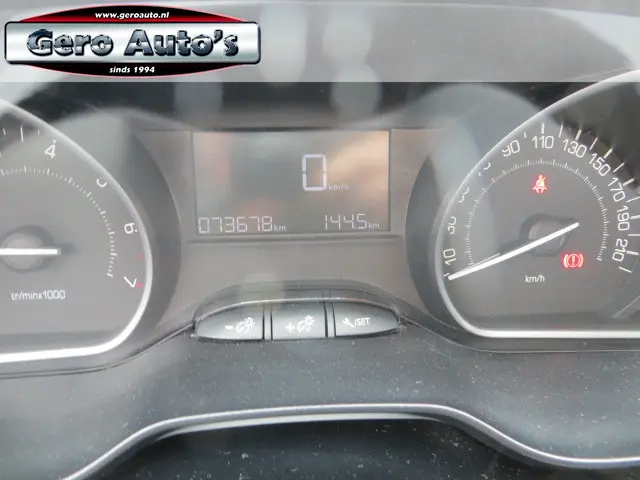 Peugeot 208 1.2 PureTech Urban Soul nl-auto 2016 Benzine 4
