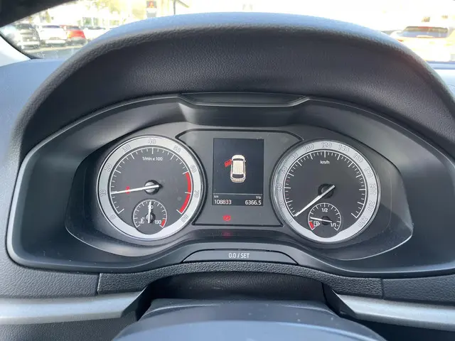 Škoda Karoq 1.0 TSI Business Edition 2022 Benzine 17