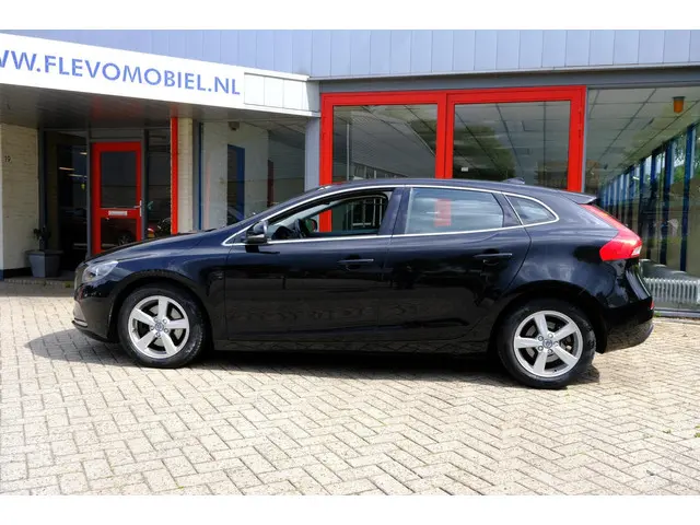Volvo V40 2.0 T2 Momentum Navi|Clima|LMV 2016 Benzine 26