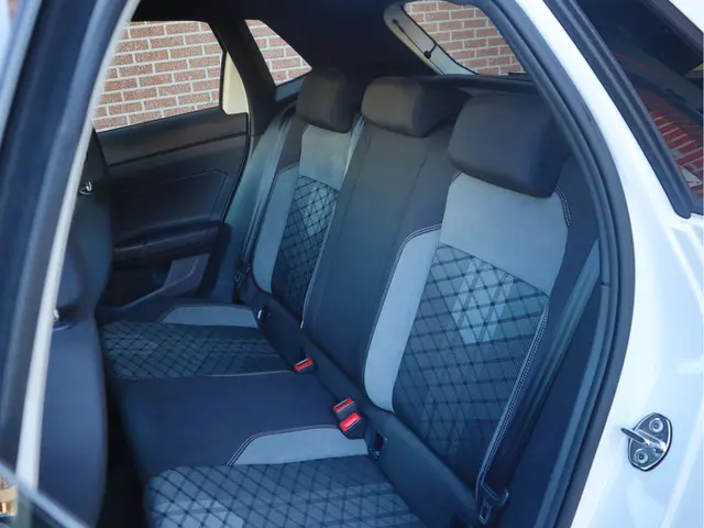 Volkswagen Polo 1.0 TSI R-Line Business 2022 Benzine 18